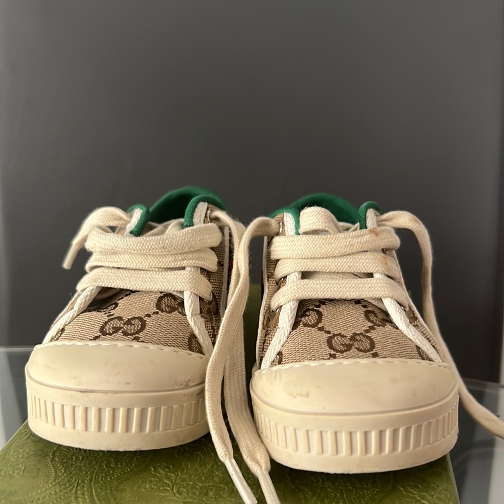 Gucci size 24 beige